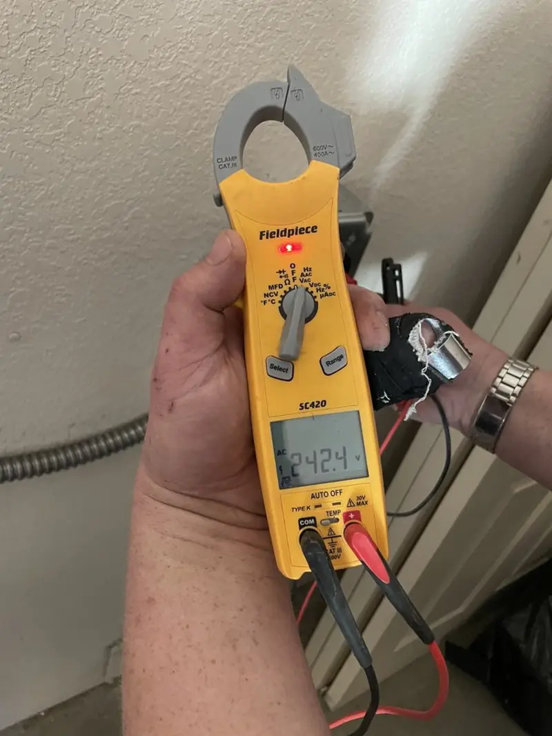 Voltage testing with clamp meter during Generator Installation in Mora